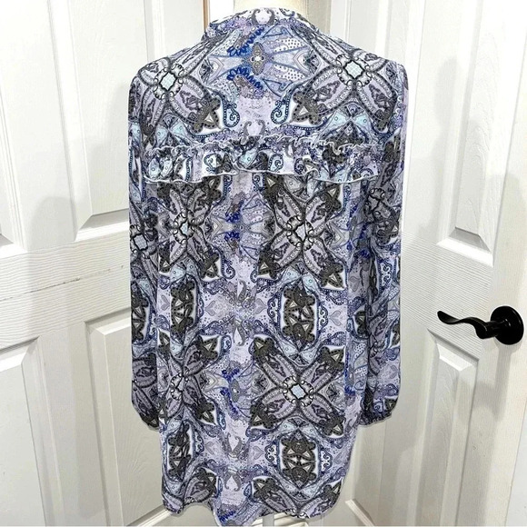 Democracy paisley 3/4 button front blouse with ruffle back in a blue/ purple - Picture 2 of 11